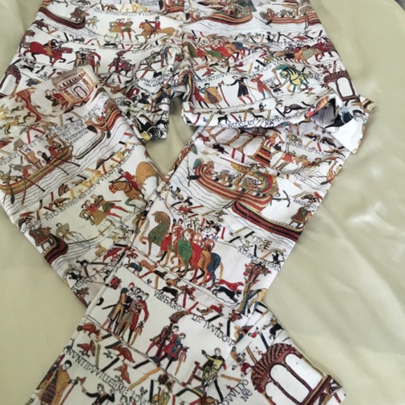 BlackMilk Bayeux Tapestry leggings - Picture 6 of 9
